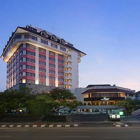 Hotel Santika Semarang Eksteriør billede